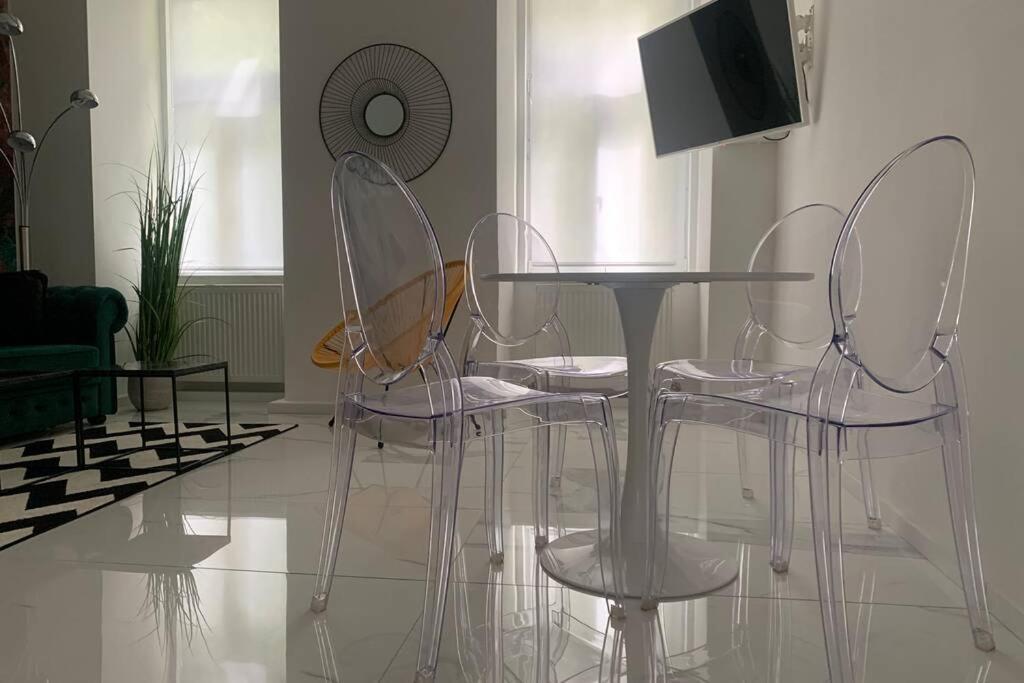 Cool City Center Apt. @ Metro And Shopping Street Wien Exteriör bild